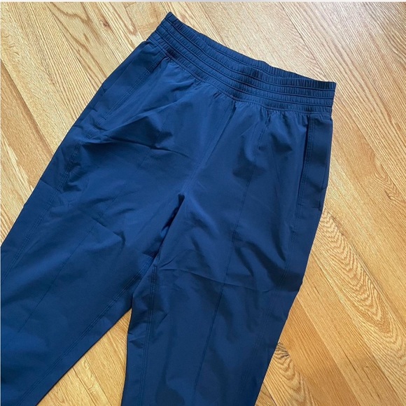 Lululemon Wanderer Jogger - Picture 5 of 8